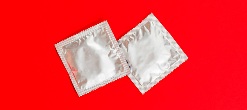 Красный презерватив