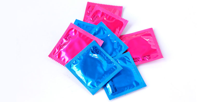 Презервативы розовые и синие